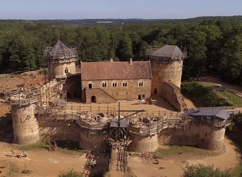 Vue Guedelon